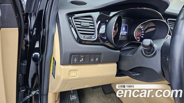Kia Canival 2018 — photo 16