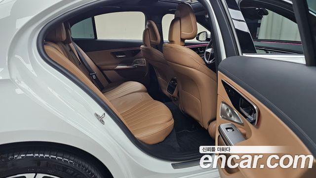 Mercedes-Benz E-Class 2024 — photo 17