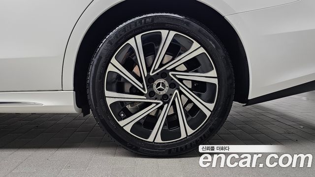 Mercedes-Benz E-Class 2024 — photo 7