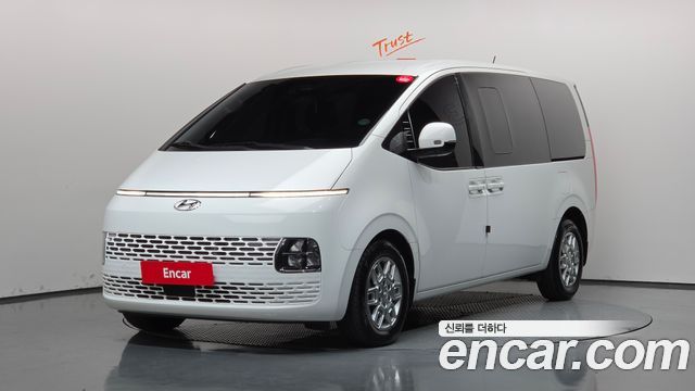 Hyundai Staria 2023 — photo 1