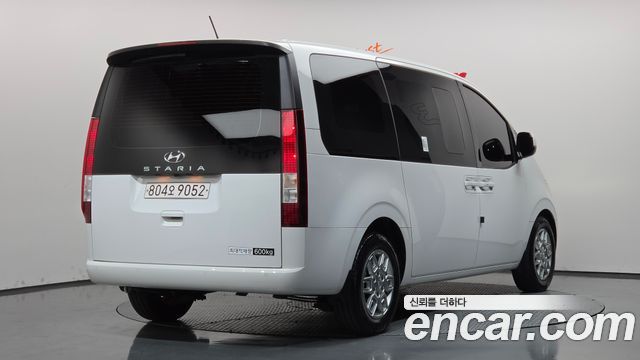 Hyundai Staria 2023 — photo 2