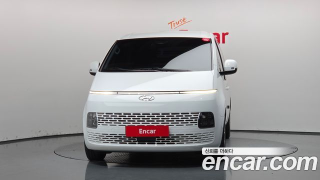 Hyundai Staria 2023 — photo 3