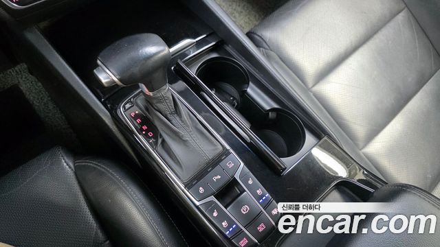Kia K7 2016 — photo 12
