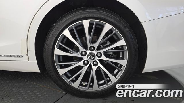 Lexus ES 2021 — photo 7