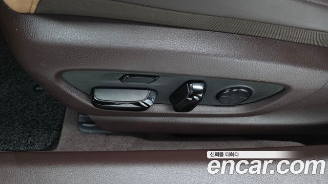 Lexus ES 2021 — photo 29