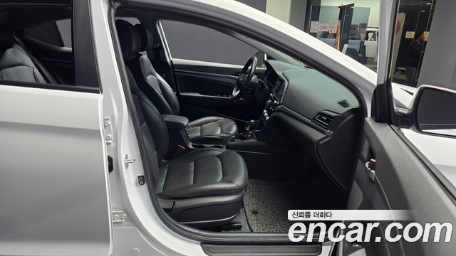 Hyundai AVANTE 2020 — photo 17