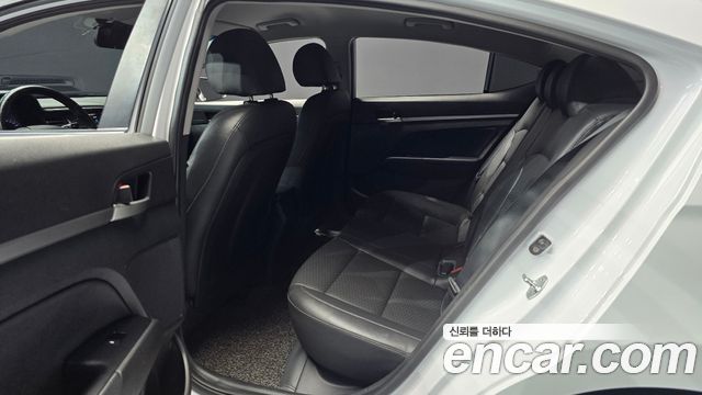 Hyundai AVANTE 2020 — photo 18