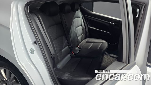 Hyundai AVANTE 2020 — photo 16