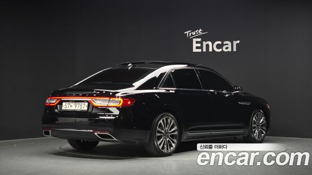 Lincoln Continental 2018 — photo 2