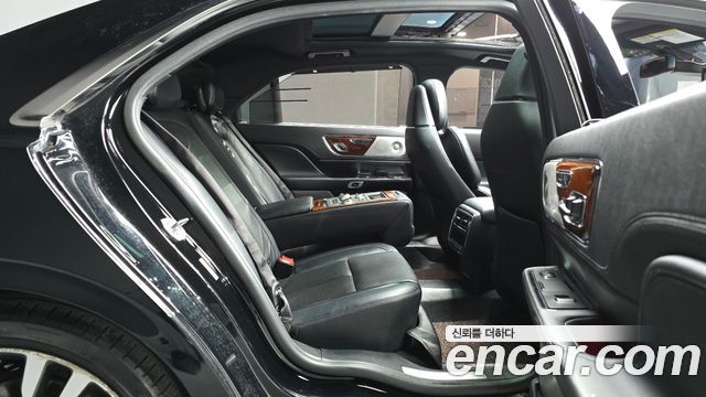 Lincoln Continental 2018 — photo 18