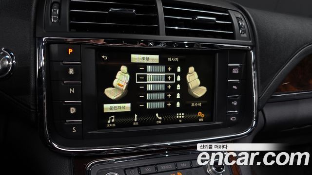 Lincoln Continental 2018 — photo 23