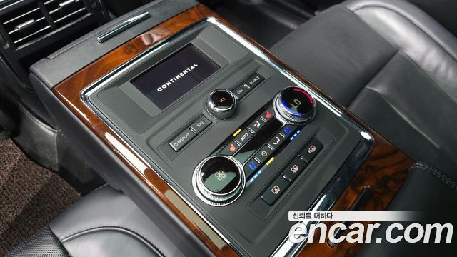 Lincoln Continental 2018 — photo 25