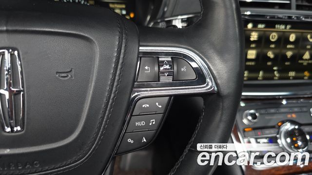 Lincoln Continental 2018 — photo 27