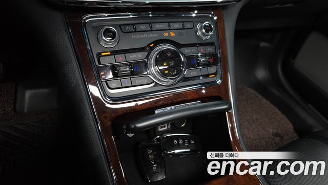 Lincoln Continental 2018 — photo 34