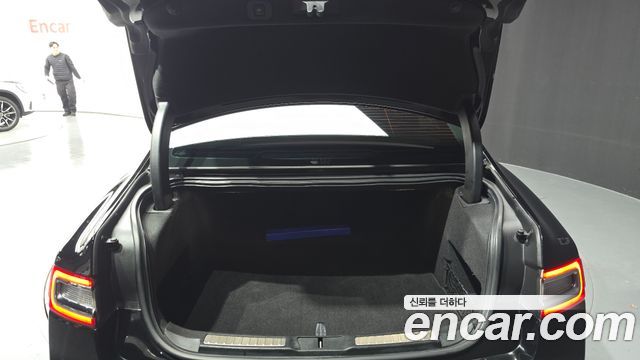 Lincoln Continental 2018 — photo 35