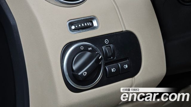 Land Rover Discovery 2013 — photo 13