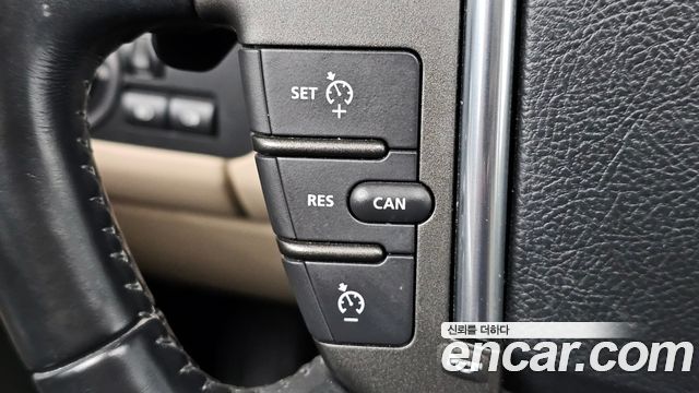 Land Rover Discovery 2013 — photo 17