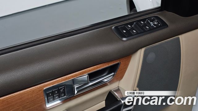 Land Rover Discovery 2013 — photo 19