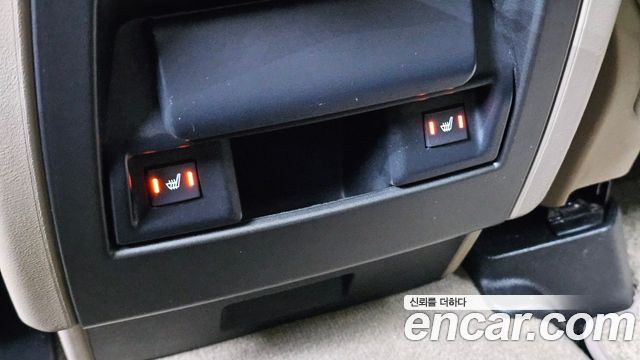 Land Rover Discovery 2013 — photo 20