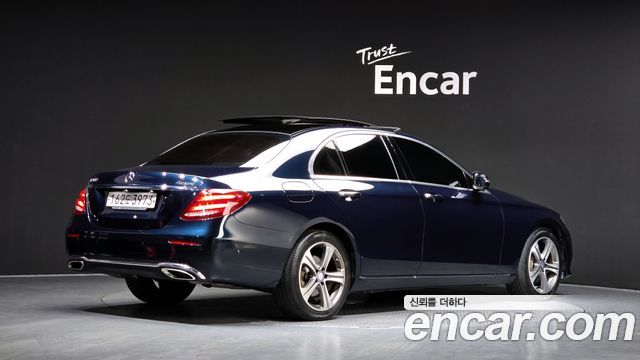 Mercedes-Benz E-Class 2017 — photo 2