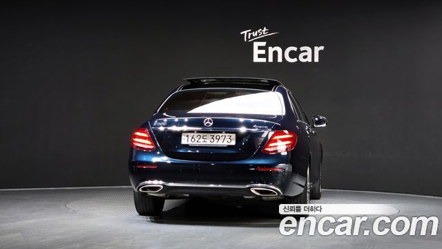 Mercedes-Benz E-Class 2017 — photo 4