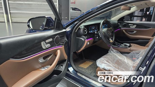 Mercedes-Benz E-Class 2017 — photo 10