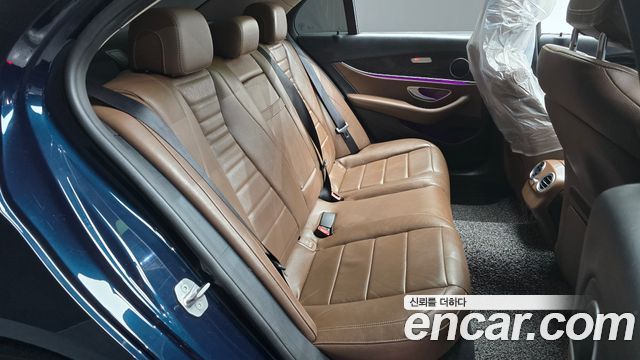 Mercedes-Benz E-Class 2017 — photo 11