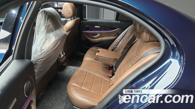 Mercedes-Benz E-Class 2017 — photo 12