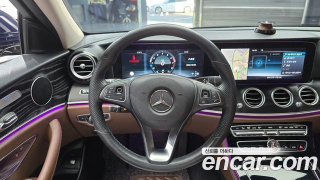 Mercedes-Benz E-Class 2017 — photo 13