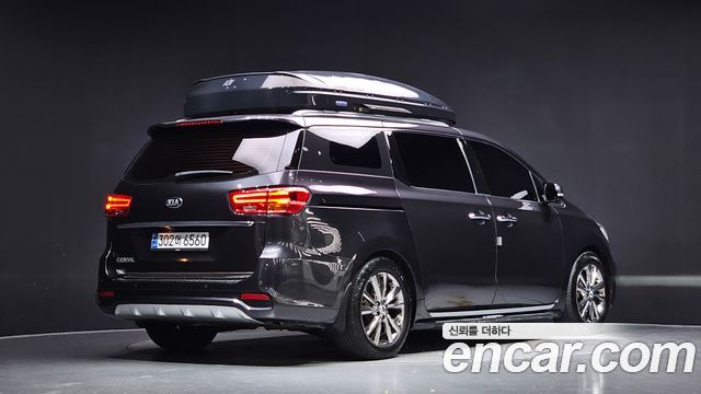 Kia Canival 2019 — photo 2