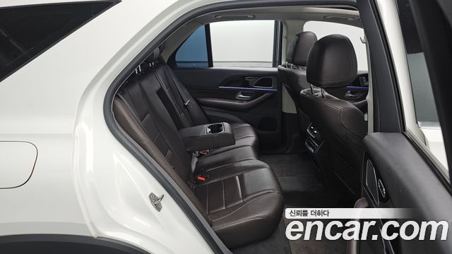 Mercedes-Benz GLE-Class 2020 — photo 11