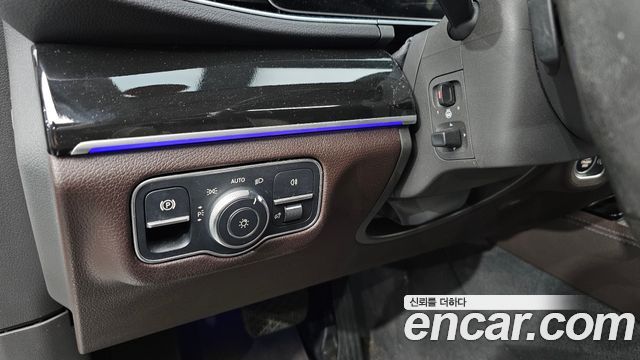Mercedes-Benz GLE-Class 2020 — photo 17