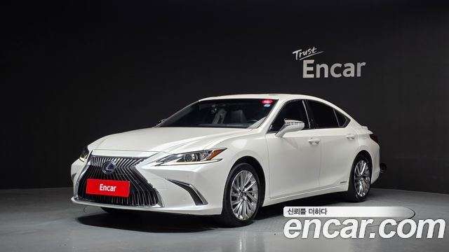 Lexus ES 2020 — photo 1