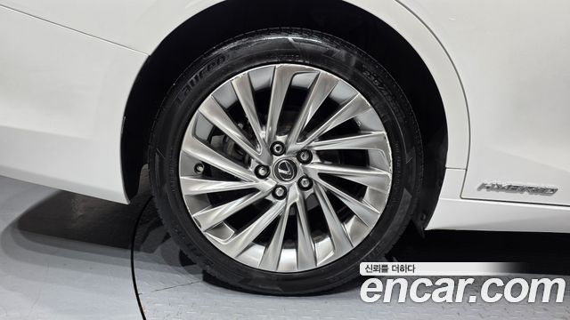 Lexus ES 2020 — photo 5