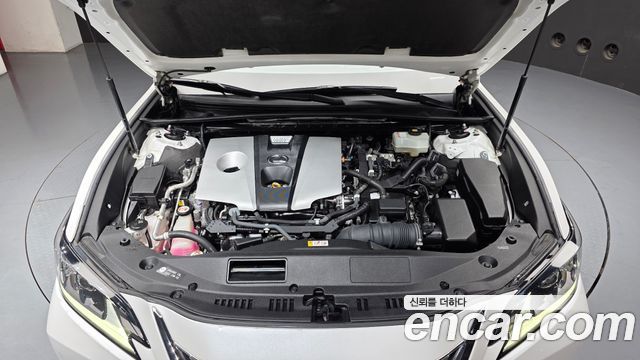 Lexus ES 2020 — photo 6