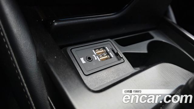 Lexus ES 2020 — photo 14
