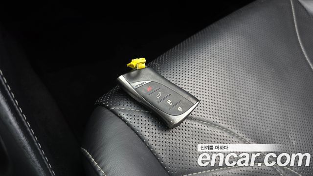 Lexus ES 2020 — photo 19
