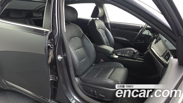 Kia K7 2019 — photo 12