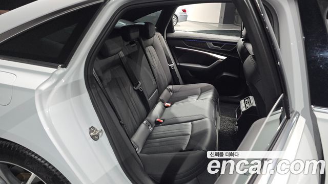 Audi A6 2022 — photo 17