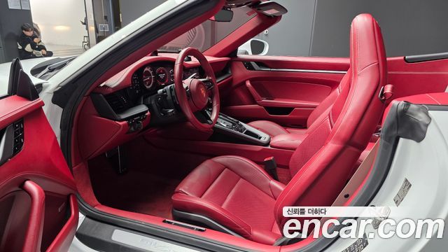 Porsche 911 2021 — photo 13