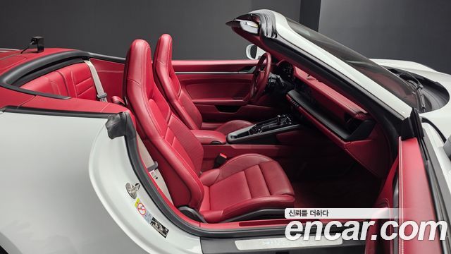 Porsche 911 2021 — photo 18
