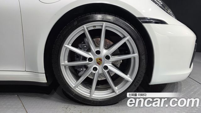 Porsche 911 2021 — photo 7