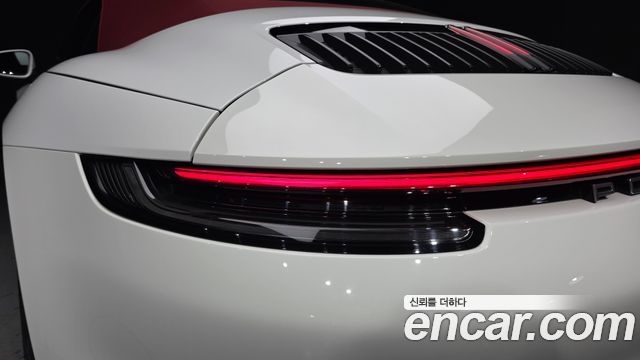 Porsche 911 2021 — photo 9
