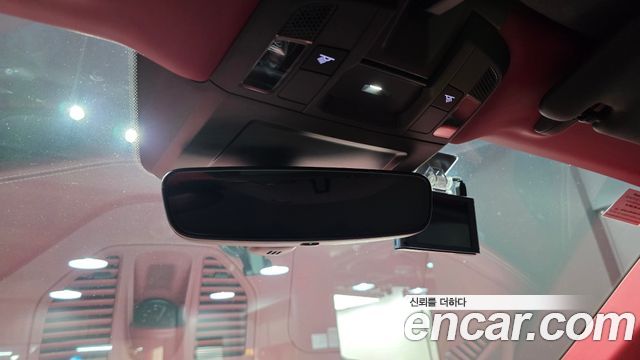 Porsche 911 2021 — photo 28