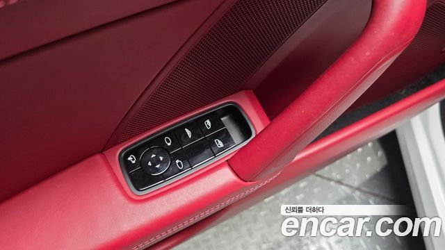 Porsche 911 2021 — photo 32