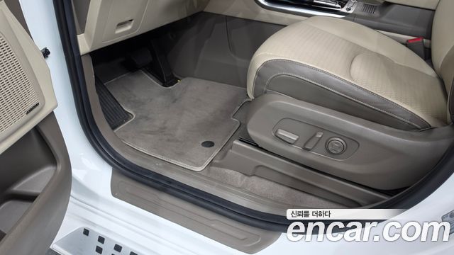 Kia Canival 2022 — photo 31