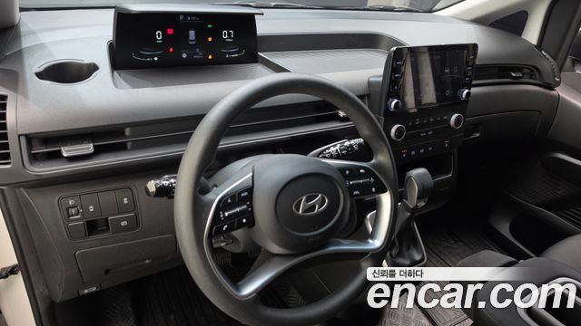 Hyundai Staria 2025 — photo 10
