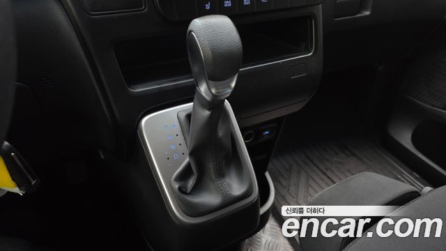 Hyundai Staria 2025 — photo 12