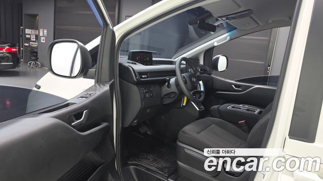 Hyundai Staria 2025 — photo 13