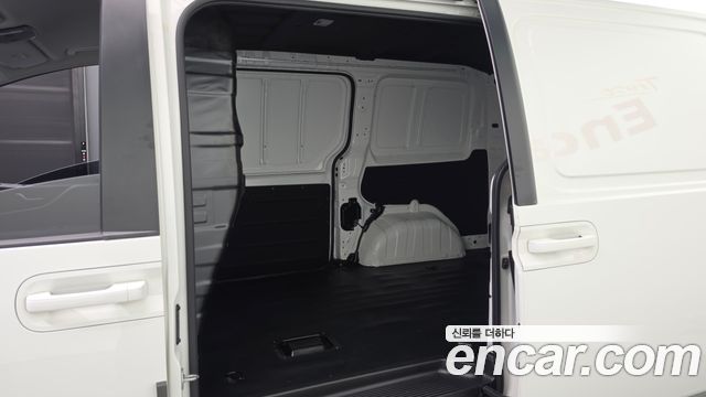 Hyundai Staria 2025 — photo 17